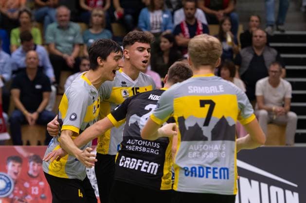v.li. Florian Drescher (TSV Grafing, 04), Moritz Froelich (TV Rottenburg, 15) GER, TV Rottenburg vs TSV Grafing, Volleyball, Herren, 2. Bundesliga, Saison 24 25, 21.09.2024, GER, TV Rottenburg vs TSV Grafing, Volleyball, Herren, 2. Bundesliga, Saison 24 25, 21.09.2024 Rottenburg Copyright: xEibner-Pressefoto WolfgangxFrankx EP_WFK