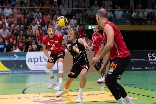 v.li. Timon Schippmann (TV Rottenburg, 14), Dirk Mehlberg (TV Rottenburg, 01) GER, TV Rottenburg vs TSV Grafing, Volleyball, Herren, 2. Bundesliga, Saison 24 25, 21.09.2024, GER, TV Rottenburg vs TSV Grafing, Volleyball, Herren, 2. Bundesliga, Saison 24 25, 21.09.2024 Rottenburg Copyright: xEibner-Pressefoto WolfgangxFrankx EP_WFK