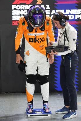 21.09.2024, Marina Bay Street Circuit, Singapore, FORMULA 1 SINGAPORE AIRLINES SINGAPORE GRAND PRIX 2024,im Bild Poleposition für Lando Norris (GBR), McLaren F1 Team Defodi-506_20240921_hbr_10105