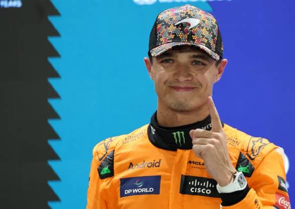 FORMULA 1 SINGAPORE AIRLINES SINGAPORE GRAND PRIX 2024 21.09.2024, Marina Bay Street Circuit, Singapore, FORMULA 1 SINGAPORE AIRLINES SINGAPORE GRAND PRIX 2024,im Bild Poleposition für Lando Norris (GBR), McLaren F1 Team