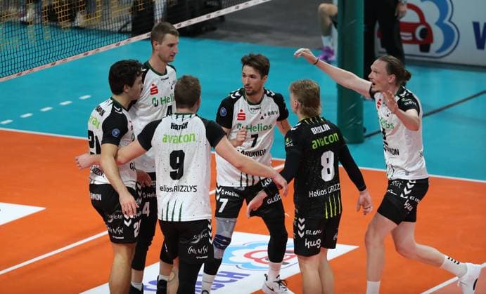 Ethan Champlin, Noah Baxpöhler, John Hatch, Iliya Goldrin, Niklas Breilin, Hauke Wagner Freude Emotion Jubel Volleyball Bundesliga Herren Saison 2024 2025 21.09.2024 BR Volleys Berlin BRV vs Helios Grizzlys Giesen