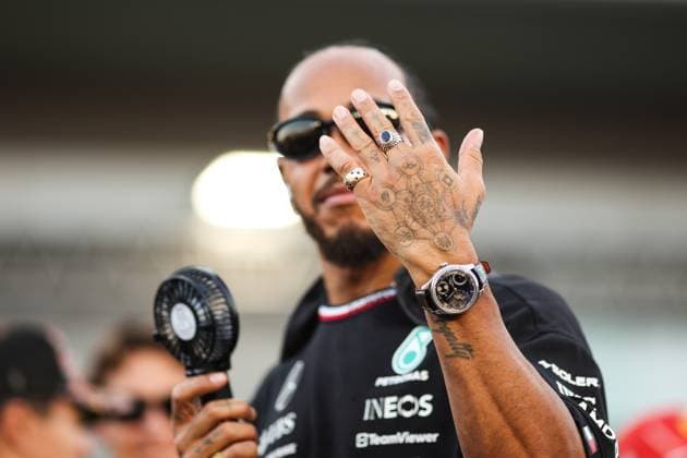 HAMILTON Lewis (gbr), Mercedes AMG F1 Team W15, portrait during the Formula 1 Singapore Grand Prix 2024, 18th round of the 2024 Formula One World Championship, WM, Weltmeisterschaft from September 20 to 22, 2024 on the Marina Bay Circuit, in Singapore, Singapore - F1 - SINGAPORE GRAND PRIX 2024 DPPI Panoramic  240922_R18_SINGAPORE_DP_XB3_1492