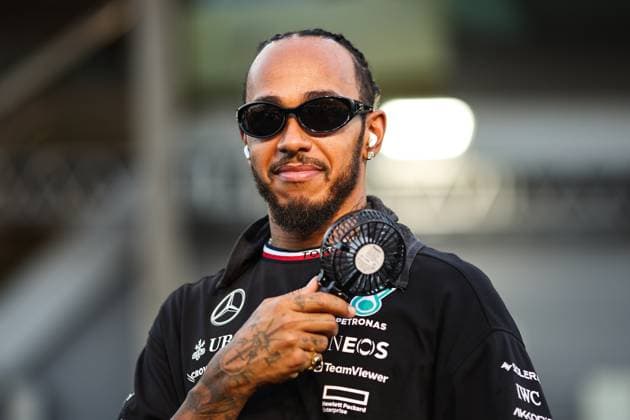 HAMILTON Lewis (gbr), Mercedes AMG F1 Team W15, portrait during the Formula 1 Singapore Grand Prix 2024, 18th round of the 2024 Formula One World Championship, WM, Weltmeisterschaft from September 20 to 22, 2024 on the Marina Bay Circuit, in Singapore, Singapore - F1 - SINGAPORE GRAND PRIX 2024 DPPI Panoramic  240922_R18_SINGAPORE_DP_XB3_1508