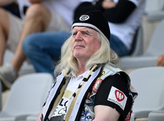 Fussball - 2. Bundesliga - Saison 2024 25 22.09.2024 Ursapharm-Arena SV Elversberg (elv) - SSV Ulm 1846 (svu) Elversberger Fan Fussball - 2. Bundesliga - SV Elversberg