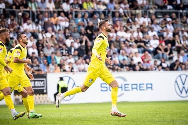 Fußball - Herren - 2. Bundesliga - 6. Spieltag - Saison 2024 2025 - SV Elversberg - SSV Ulm 1846 Fußball 22.09.2024 Torjubel nach dem 2-0 Führungstreffer durch 33 Felix Higl. DFL regulations prohibit any use of photographs as image sequences and or quasi-video Elversberg Ursapharm-Arena an der Kaiserlin Saarland Deutschland