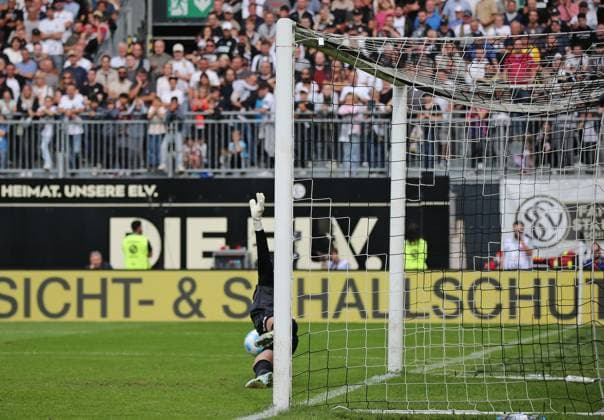 22.09.2024, xmohx, Fussball 2.Bundesliga, SV Elversberg - SSV Ulm 1846 emspor, v.l. Torwart Nicolas Kristof (Elversberg) bekommt das Gegentor zum 0-2 von Felix Higl (Ulm) (DFL DFB REGULATIONS PROHIBIT ANY USE OF PHOTOGRAPHS as IMAGE SEQUENCES and or QUASI-VIDEO) Elversberg