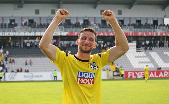 22.09.2024, xmohx, Fussball 2.Bundesliga, SV Elversberg - SSV Ulm 1846 emspor, v.l. Philipp Maier (Ulm) bejubelt den Sieg (DFL DFB REGULATIONS PROHIBIT ANY USE OF PHOTOGRAPHS as IMAGE SEQUENCES and or QUASI-VIDEO) Elversberg