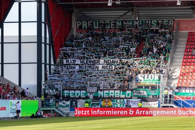 22.09.2024, Fussball, GER, Saison, 2.Liga, Saision 2024 2025, 6. Spieltag, - SSV Jahn Regensburg - SC Preußen Münster Spruchband der Münsterer Fans während dem Spiel DFL REGULATIONS PROHIBIT ANY USE OF PHOTOGRAPHS AS IMAGE SEQUENCES AND OR QUASI-VIDEO. Regensburg Bayern Deutschland Jahnstadion Regensburg