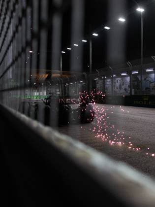 63 RUSSELL George (gbr), Mercedes AMG F1 Team W15, action during the Formula 1 Singapore Grand Prix 2024, 18th round of the 2024 Formula One World Championship, WM, Weltmeisterschaft from September 20 to 22, 2024 on the Marina Bay Circuit, in Singapore, Singapore - F1 - SINGAPORE GRAND PRIX 2024 DPPI Panoramic  240922_R18_SINGAPORE_DP_XB3_2971
