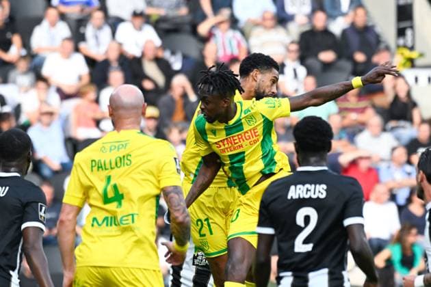 Philana Kadewere ( 10 - Nantes ) and Carlens Arcus ( 2 - Angers ) during the Ligue 1 match between Angers SCO and FC Nantes at Stade Raymond Kopa on September 22, 2024 in Angers, France. ( Photo by federico pestellini panoramic ) - FOOTBALL : Angers vs Nantes - Ligue 1 - 22 09 2024 FedericoPestellini Panoramic 