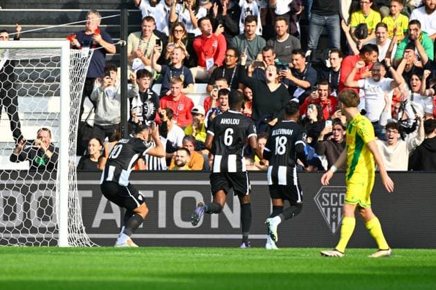 Abdelli Himad ( 10 - Angers ) celebrates after scoring during the Ligue 1 match between Angers SCO and FC Nantes at Stade Raymond Kopa on September 22, 2024 in Angers, France. ( Photo by federico pestellini panoramic ) - FOOTBALL : Angers vs Nantes - Ligue 1 - 22 09 2024 FedericoPestellini Panoramic 