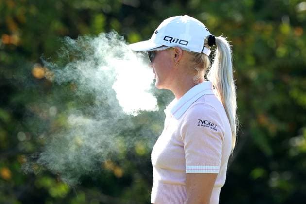CINCINNATI, OH - SEPTEMBER 22: LPGA, Golf Damen golfer Charley Hull smokes a cigarette while waiting on the 8th tee during the final round of the Kroger Queen City Championship presented by P&G on September 22, 2024, at TPC River™s Bend in Cincinnati, Ohio. (Photo by Brian Spurlock Icon Sportswire) GOLF: SEP 22 LPGA Kroger Queen City Championship pres by P&G EDITORIAL USE ONLY Icon24092221