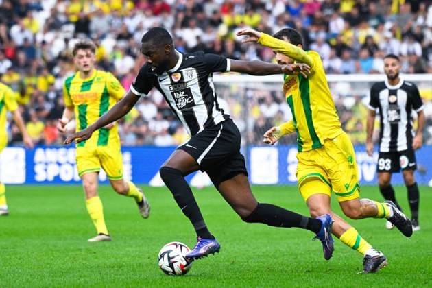 Pedro CHIRIVELLA BURGOS ( 5 - Nantes ) and Jean Eudes Aholou ( 6 - Angers ) during the Ligue 1 match between Angers SCO and FC Nantes at Stade Raymond Kopa on September 22, 2024 in Angers, France. ( Photo by federico pestellini panoramic ) - FOOTBALL : Angers vs Nantes - Ligue 1 - 22 09 2024 FedericoPestellini Panoramic 