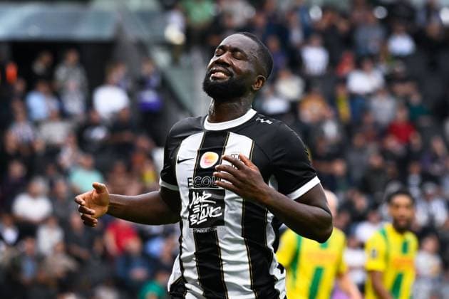 Jean Eudes Aholou ( 6 - Angers ) looks dejected during the Ligue 1 match between Angers SCO and FC Nantes at Stade Raymond Kopa on September 22, 2024 in Angers, France. ( Photo by federico pestellini panoramic ) - FOOTBALL : Angers vs Nantes - Ligue 1 - 22 09 2024 FedericoPestellini Panoramic 