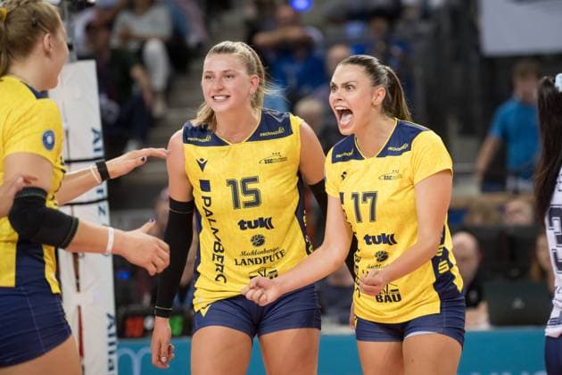 Elles Dambrink (SSC Palmberg Schwerin, 15) und Vedrana Jaksetic (SSC Palmberg Schwerin, 17) - Jubel, Schrei GER, Allianz MTV Stuttgart vs. SSC Palmberg Schwerin, Sparda-Bank Supercup 2024, VBL, Spielzeit 2024 2025, 22.09.2024 GER, Allianz MTV Stuttgart vs. SSC Palmberg Schwerin, Sparda-Bank Supercup 2024, VBL, Spielzeit 2024 2025, 22.09.2024 Stuttgart Copyright: xSandyxDinkelackerx EP_SDR