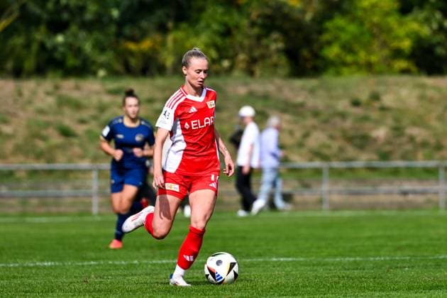 22.09.2024, Fußball, 2. Frauen-Bundesliga, 2024 2025, SG 99 Andernach - 1. FC Union Berlin Judith Steinert (17 Union Berlin) läuft mit dem Ball. Andernach Stadion Rheinland-Pfalz Deutschland