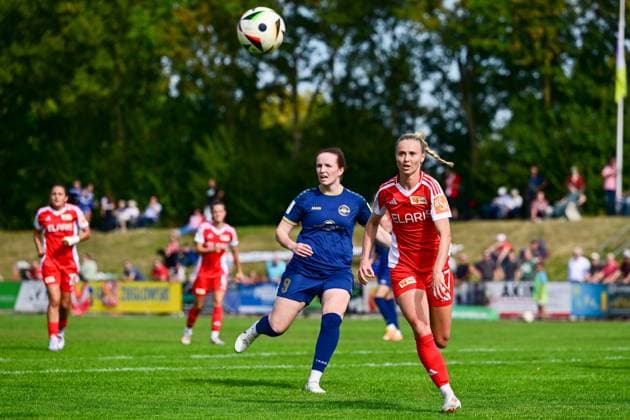 22.09.2024, Fußball, 2. Frauen-Bundesliga, 2024 2025, SG 99 Andernach - 1. FC Union Berlin Judith Steinert (17 Union Berlin) schaut dem Ball genau hinterher. Andernach Stadion Rheinland-Pfalz Deutschland