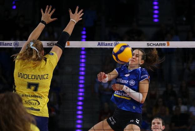 BAU 22.09.2024 Stuttgart Volleyball Supercup Allianz MTV Stuttgart vs. SSC Palmberg Schwerin, Maria Segura Palleres (Stuttgart, rechts)