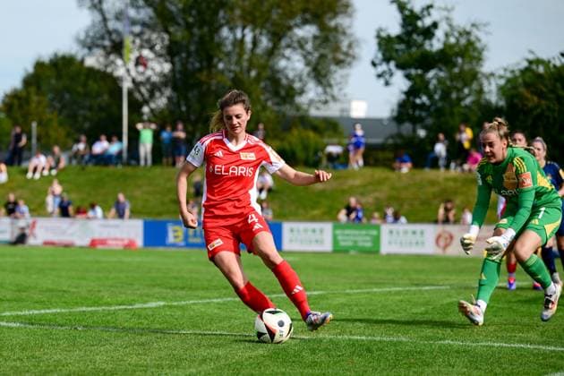 22.09.2024, Fußball, 2. Frauen-Bundesliga, 2024 2025, SG 99 Andernach - 1. FC Union Berlin Marie Becker (4 Union Berlin) mit dem Ball. Andernach Stadion Rheinland-Pfalz Deutschland