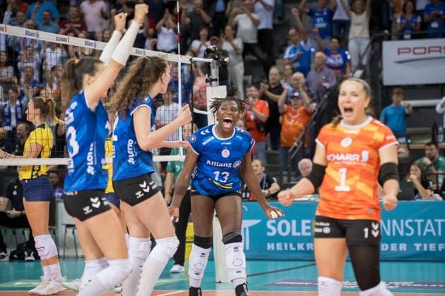Krystal Rivers (Allianz MTV Stuttgart, 13) - Jubelschrei, Jubel, Freude nach Sieg im dritten Satz GER, Allianz MTV Stuttgart vs. SSC Palmberg Schwerin, Sparda-Bank Supercup 2024, VBL, Spielzeit 2024 2025, 22.09.2024 GER, Allianz MTV Stuttgart vs. SSC Palmberg Schwerin, Sparda-Bank Supercup 2024, VBL, Spielzeit 2024 2025, 22.09.2024 Stuttgart Copyright: xSandyxDinkelackerx EP_SDR