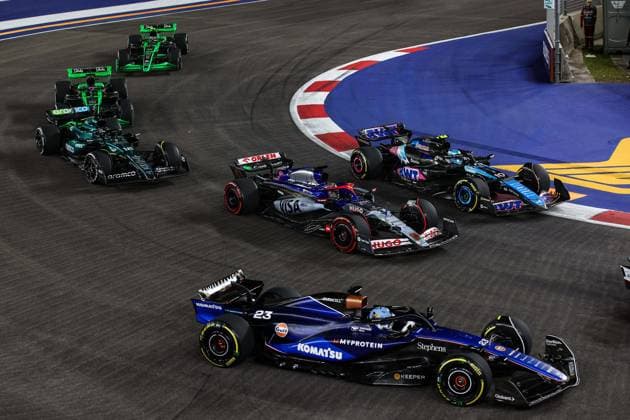 start of the race, depart, 23 ALBON Alexander (tha), Williams Racing FW45, action 03 RICCIARDO Daniel (aus), Visa Cash App RB F1 Team VCARB 01, action 10 GASLY Pierre (fra), Alpine F1 Team A524, action 18 STROLL Lance (can), Aston Martin F1 Team AMR24, action during the Formula 1 Singapore Grand Prix 2024, 18th round of the 2024 Formula One World Championship, WM, Weltmeisterschaft from September 20 to 22, 2024 on the Marina Bay Circuit, in Singapore, Singapore - F1 - SINGAPORE GRAND PRIX 2024 DPPI Panoramic 240922_R18_SINGAPORE_DP_XB3_2166