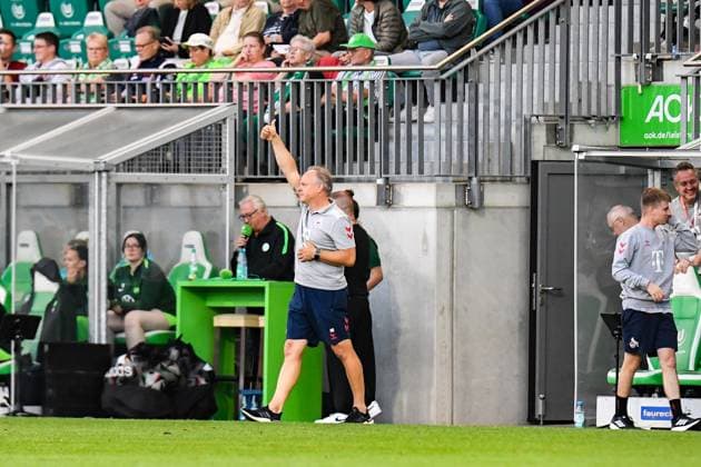 Fußball I Frauen I Saison 2024-2025 I Bundesliga I 3. Spieltag I VfL Wolfsburg - 1. FC Köln I 22.09.2024 Torjubel Daniel Weber (Trainer, 1. FC Köln) nach dem Tor zum 1:0 aus Sicht der Gäste Wolfsburg AOK Stadion Niedersachsen Deutschland Copyright: xLobeca InesxHähnelx