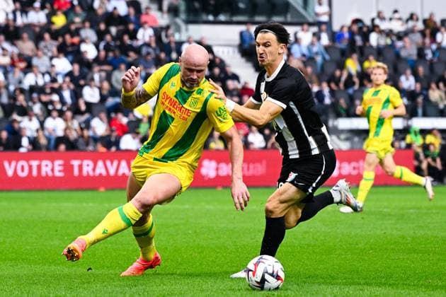 Nicolas PALLOIS ( 4 - Nantes ) and Esteban LEPAUL ( 19 - Angers ) during the Ligue 1 match between Angers SCO and FC Nantes at Stade Raymond Kopa on September 22, 2024 in Angers, France. ( Photo by federico pestellini panoramic ) - FOOTBALL : Angers vs Nantes - Ligue 1 - 22 09 2024 FedericoPestellini Panoramic 