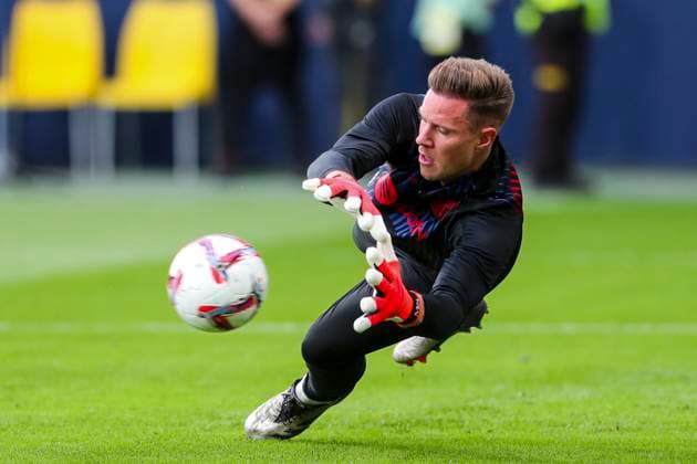 September 22, 2024, Villarreal, Castellon, SPAIN: Marc-Andre ter Stegen of FC Barcelona, Barca warms up during the Spanish league, La Liga EA Sports, football match played between Villarreal CF and FC Barcelona at La Ceramica stadium on September 22, 2024, in Valencia, Spain. Villarreal SPAIN - ZUMAa181 20240922_zaa_a181_083 Copyright: xIvanxTerronx