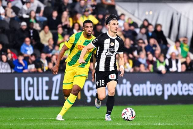 Esteban LEPAUL ( 19 - Angers ) during the Ligue 1 match between Angers SCO and FC Nantes at Stade Raymond Kopa on September 22, 2024 in Angers, France. ( Photo by federico pestellini panoramic ) - FOOTBALL : Angers vs Nantes - Ligue 1 - 22 09 2024 FedericoPestellini Panoramic 