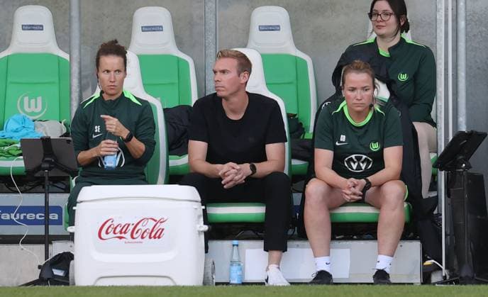 Frauen VfL Wolfsburg vs 1. FC Köln Wolfsburg, 22.09.2024, Fußball, Frauen, Saison 24 25, Google Pixel Bundesliga, 3. Spieltag, VfL Wolfsburg vs 1. FC Köln, Bild zeigt: VfL-Trainer Tommy Stroot Wolfsburg