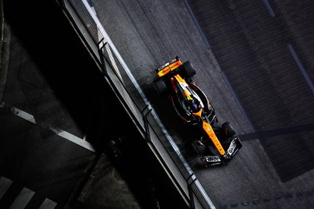 Sport Bilder des Tages 04 NORRIS Lando (gbr), McLaren F1 Team MCL38, action during the Formula 1 Singapore Grand Prix 2024, 18th round of the 2024 Formula One World Championship, WM, Weltmeisterschaft from September 20 to 22, 2024 on the Marina Bay Circuit, in Singapore, Singapore - F1 - SINGAPORE GRAND PRIX 2024 DPPI Panoramic  240922_R18_SINGAPORE_DP_AV3_7403