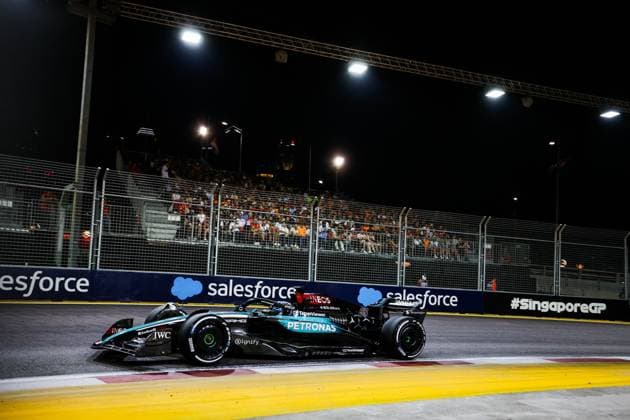 63 RUSSELL George (gbr), Mercedes AMG F1 Team W15, action during the Formula 1 Singapore Grand Prix 2024, 18th round of the 2024 Formula One World Championship, WM, Weltmeisterschaft from September 20 to 22, 2024 on the Marina Bay Circuit, in Singapore, Singapore - F1 - SINGAPORE GRAND PRIX 2024 DPPI Panoramic  240922_R18_SINGAPORE_DP_FG001256