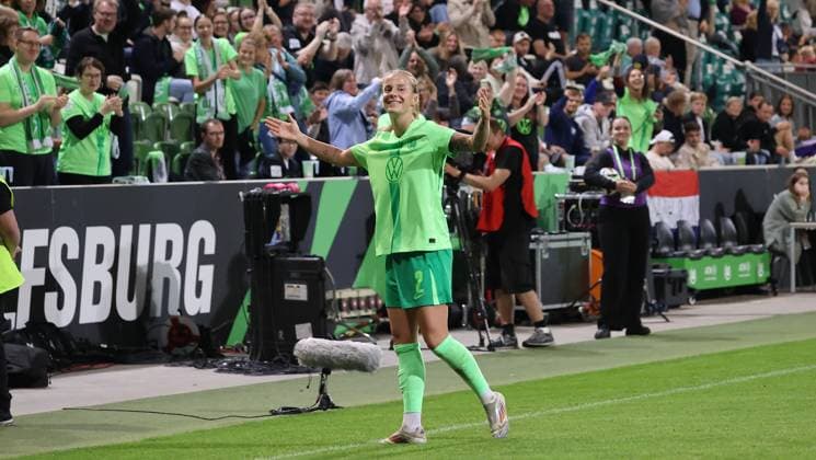 Frauen VfL Wolfsburg vs 1. FC Köln Wolfsburg, 22.09.2024, Fußball, Frauen, Saison 24 25, Google Pixel Bundesliga, 3. Spieltag, VfL Wolfsburg vs 1. FC Köln, Bild zeigt: Jubel über das Tor zum 4:1 für den Vfl durch Lynn Wilms (VfL, 2) Wolfsburg