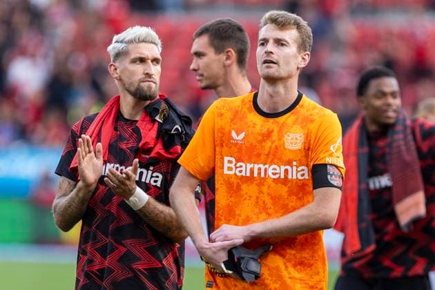 Robert Andrich (Bayer 04 Leverkusen, 8), Lukas Hradecky (Bayer 04 Leverkusen, 1). Leverkusen, Fussball 1.Bundesliga 4. Spieltag, Spieltag 4, Bayer 04 Leverkusen - VfL Wolfsburg, 22.09.2024, BayArena, Leverkusen. DFL regulations prohibit any use of photographs as image sequences and or quasi-video Â