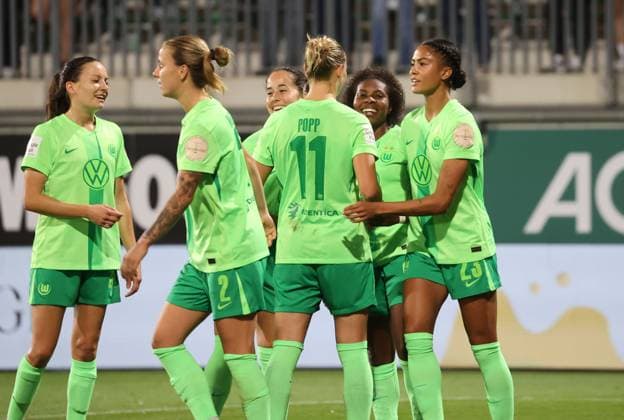 Frauen VfL Wolfsburg vs 1. FC Köln Wolfsburg, 22.09.2024, Fußball, Frauen, Saison 24 25, Google Pixel Bundesliga, 3. Spieltag, VfL Wolfsburg vs 1. FC Köln, Bild zeigt: Jubel über das Tor zum 5:1 für den VfL durch Lineth Beerenstyn (VfL, 9) Wolfsburg