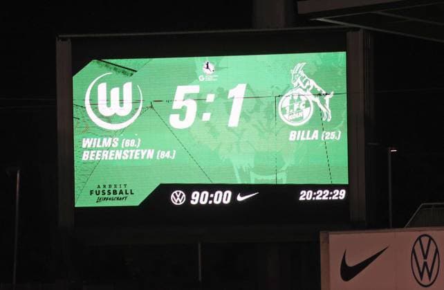 Frauen VfL Wolfsburg vs 1. FC Köln Wolfsburg, 22.09.2024, Fußball, Frauen, Saison 24 25, Google Pixel Bundesliga, 3. Spieltag, VfL Wolfsburg vs 1. FC Köln, Bild zeigt: Die Anzeigetafel zeigt das Endergebnis 5:1 Wolfsburg