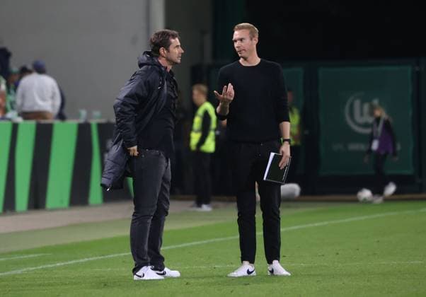 Frauen VfL Wolfsburg vs 1. FC Köln Wolfsburg, 22.09.2024, Fußball, Frauen, Saison 24 25, Google Pixel Bundesliga, 3. Spieltag, VfL Wolfsburg vs 1. FC Köln, Bild zeigt: Ralf Kellermann und VfL-Trainer Tommy Stroot Wolfsburg