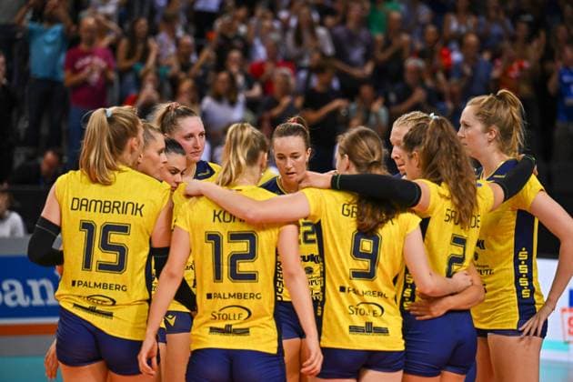 SuperCup Allianz MTV Stuttgart - SSC Palmberg Schwerin 22.09.2024 SuperCup, Super-Cup, Volleyball, Damen, Saison 2024 25, Allianz MTV Stuttgart (in Blau), gegen SSC Palmberg Schwerin (in Gelb), Verlierer Schwerin Copyright: xBEAUTIFULxSPORTS TomxBlochx
