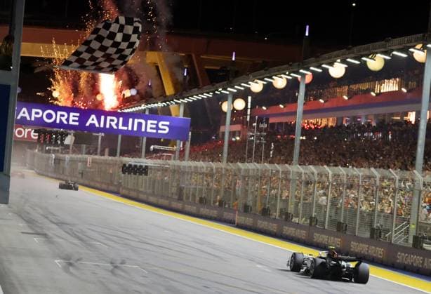 22.09.2024, Marina Bay Street Circuit, Singapore, FORMULA 1 SINGAPORE AIRLINES SINGAPORE GRAND PRIX 2024,im Bild Zieldurchfahrt von Nico Hülkenberg (DEU), MoneyGram Haas F1 Team Defodi-506_20240922_hbr_0155