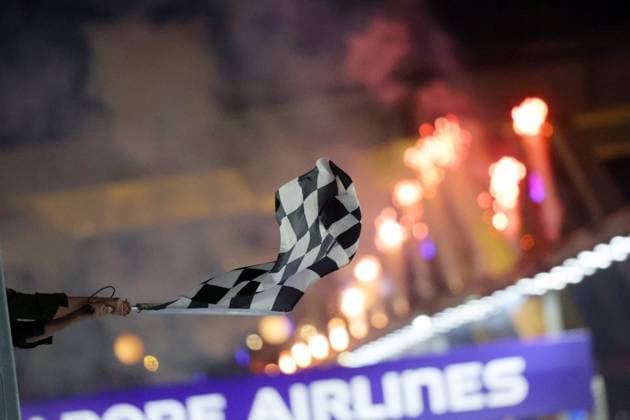 Sport Bilder des Tages 22.09.2024, Marina Bay Street Circuit, Singapore, FORMULA 1 SINGAPORE AIRLINES SINGAPORE GRAND PRIX 2024,im Bild Zielflagge Defodi-506_20240922_hbr_0156