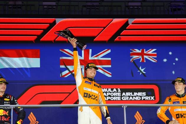 22.09.2024, Marina Bay Street Circuit, Singapore, FORMULA 1 SINGAPORE AIRLINES SINGAPORE GRAND PRIX 2024,im Bild Sieger Lando Norris (GBR), McLaren F1 Team, 2.Platz für Max Verstappen (NLD), Oracle Red Bull Racing, 3.Platz für Oscar Piastri (AUS) Defodi-506_20240922_hbr_0177