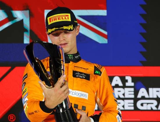 22.09.2024, Marina Bay Street Circuit, Singapore, FORMULA 1 SINGAPORE AIRLINES SINGAPORE GRAND PRIX 2024,im Bild Sieger Lando Norris (GBR), McLaren F1 Team Defodi-506_20240922_hbr_0179