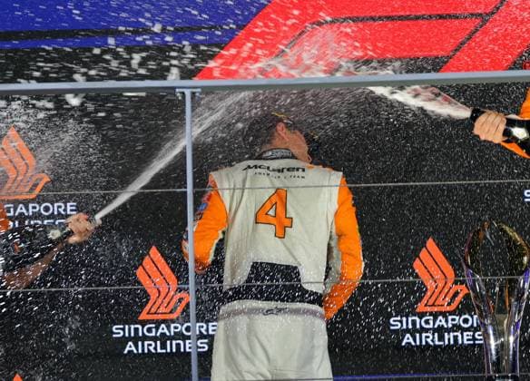 22.09.2024, Marina Bay Street Circuit, Singapore, FORMULA 1 SINGAPORE AIRLINES SINGAPORE GRAND PRIX 2024,im Bild Sieger Lando Norris (GBR), McLaren F1 Team Defodi-506_20240922_hbr_0181