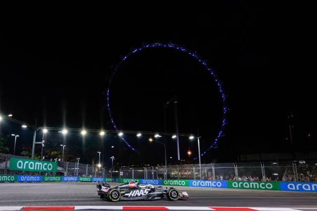 Formula 1, Singapore Grand Prix 2024, Sunday Race in Singapore - 22 Sept 2024 Nico Hulkenberg of Germany drives the (27) Haas F1 VF-24 Ferrari during the F1 Grand Prix of Singapore at the Marina Bay Street Circuit. Singapore Singapore Copyright: xGeorgexHitchensx xSOPAxImagesx ghsingapore24_race_23