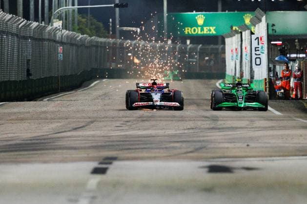 Formula 1, Singapore Grand Prix 2024, Sunday Race in Singapore - 22 Sept 2024 Daniel Ricciardo (3) VCARB 01 Honda overtakes Zhou Guanyu of China drives the (24) Kick Sauber C44 Ferrari during the F1 Grand Prix of Singapore at the Marina Bay Street Circuit. Singapore Singapore Copyright: xGeorgexHitchensx xSOPAxImagesx ghsingapore24_race_42