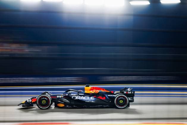 Formula 1, Singapore Grand Prix 2024, Sunday Race in Singapore - 22 Sept 2024 Max Verstappen of the Netherlands drives the (1) Oracle Red Bull Racing RB20 during the F1 Grand Prix of Singapore at the Marina Bay Street Circuit. Singapore Singapore Copyright: xGeorgexHitchensx xSOPAxImagesx ghsingapore24_race_55