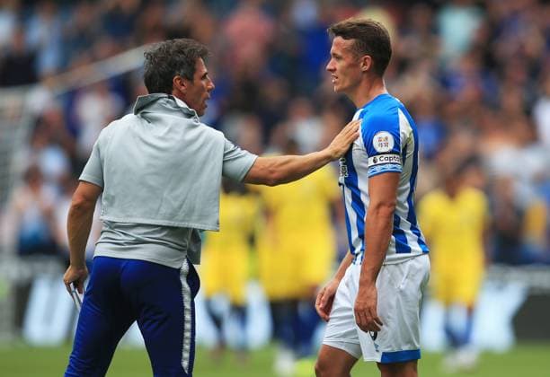 Huddersfield Town v Chelsea - Premier League - John Smith s Stadium August 11, 2018 - Huddersfield, United Kingdom - Chelsea coach Gianfranco Zola consoles Huddersfield Town s Jonathan Hogg during the Premier League match at the John Smith s Stadium, Huddersfield. Picture date 11th August 2018. Picture credit should read: Matt McNulty Sportimage Huddersfield United Kingdom EDITORIAL USE ONLY Copyright: xx ZUMA-20180811_zaf_si1_227.jpg MattxMcnultyx csmphototwo417497