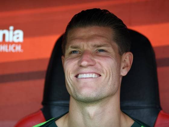 Kevin Behrens (VfL Wolfsburg) laechelt waehrend des Spiels der 1. Bundesliga zwischen Bayer 04 Leverkusen und VfL Wolfsburg, BayArena am 22. September 2024 in Leverkusen, Deutschland. (Foto von Ralf Treese DeFodi Images) +++ Kevin Behrens (VfL Wolfsburg) smiles during the Bundesliga match between Bayer 04 Leverkusen and VfL Wolfsburg at BayArena on September 22, 2024 in Leverkusen, Germany. (Photo by Ralf Treese DeFodi Images) DFL regulations prohibit any use of photographs as image sequences and or quasi-video. Defodi-521_LEVWOB20240922_076