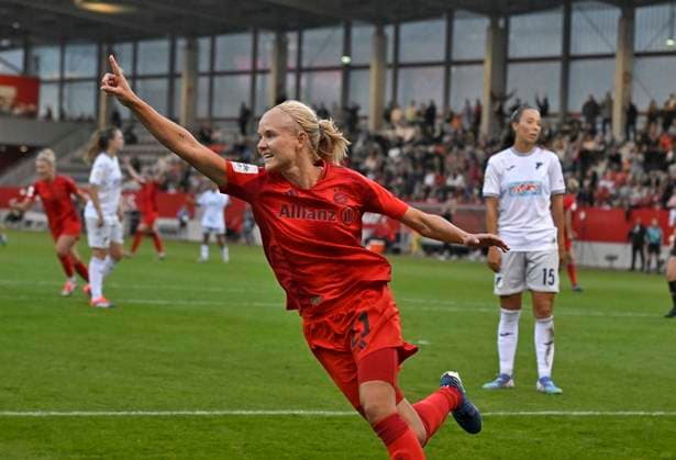Sport Themen der Woche KW39 Sport Bilder des Tages 23.09.2024, Fussball Google Pixel Frauen-Bundesliga 2024 2025, 3.Spieltag, FC Bayern München - TSG Hoffenheim, am FCB-Campus München. Pernille Harder (FC Bayern München) trifft zum 2:1 und jubelt hier *** 23 09 2024, Soccer Google Pixel Womens Bundesliga 2024 2025, Matchday 3, FC Bayern Munich TSG Hoffenheim, at FCB Campus Munich Pernille Harder FC Bayern Munich scores to 2 1 and cheers here