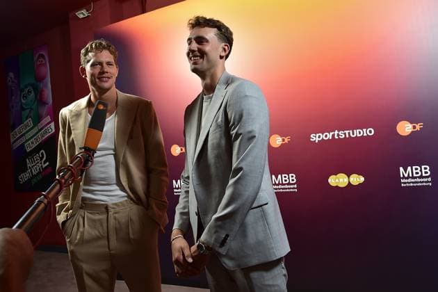 Die Basketballer Brueder, Moritz Wagner und Franz Wagner Ankunft, Preview von Teil 1 der vierteiligen Dokuserie THE WAGNER BROTHERS: Zwei Brüder, ein Traum dabei sind. in Berlin, am 22.09.2024 The Wagner Brother in Berlin PREVIEW